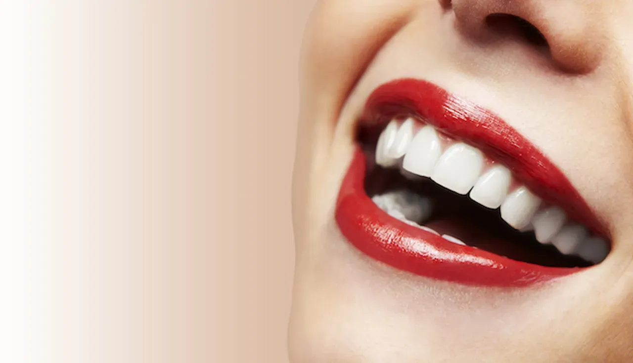 Show a Luminous Smile in Holiday Photos With Professional Teeth Whitening